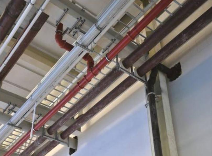 抗震支吊架在刚性材质风管、非金属材质风管中的最大间距示意图
